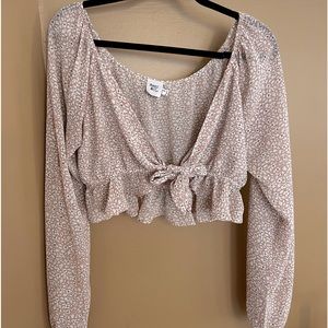 Princess Polly tie crop top. Dusty pink with white flowers